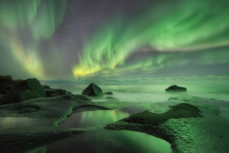 Chasing the Aurora: The Best Month to See Northern Lights in Iceland