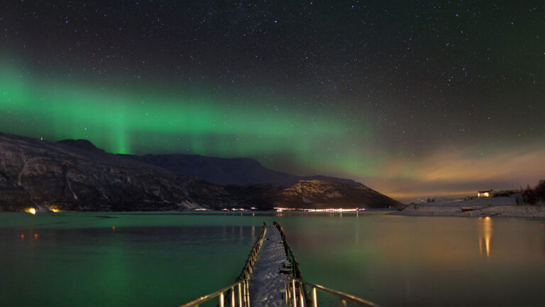 Discover the Best Month for Northern Lights in Spitsbergen: Your Ultimate Guide