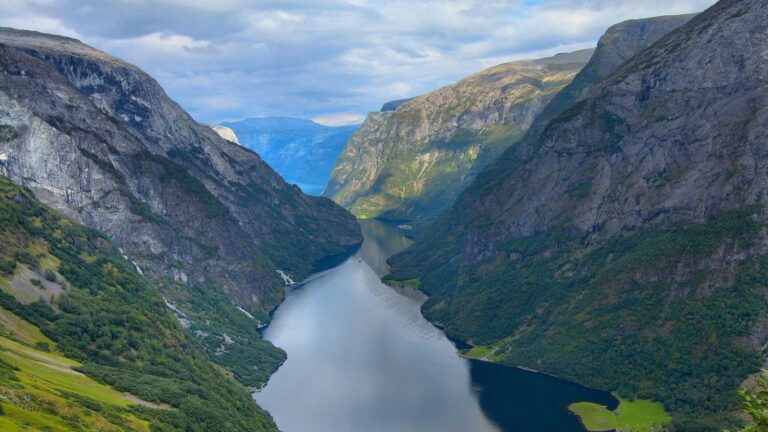 Discover the Breathtaking Beauty of Norway’s Fjords: A Must-Visit Destination