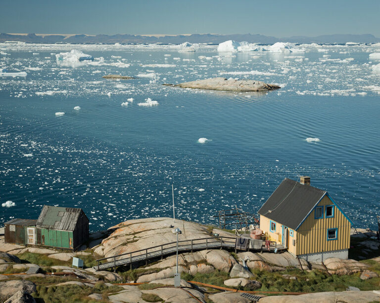 Discover the mystery: Why commercial flights to Europe fly over Greenland?