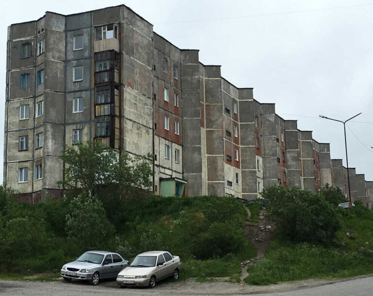Discover the Top Arctic Cities: Are there any Human Settlements North of the Arctic Circle?