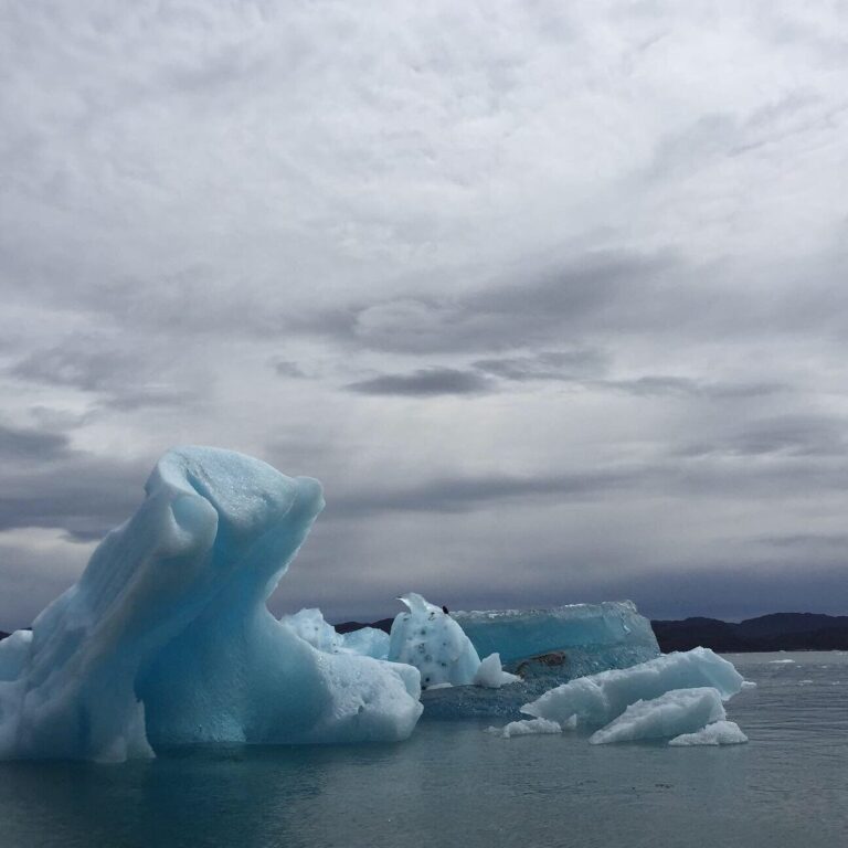 Discover the Travel Options Between Greenland and Iceland: Ferry or Flight?