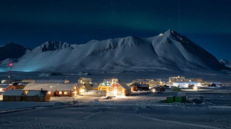Exploring Spitsbergen: 4 Unique Challenges of Svalbard Revealed!