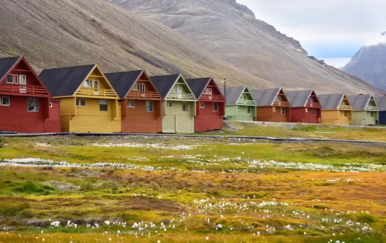 Exploring Spitsbergen: How long is the daylight in Svalbard?
