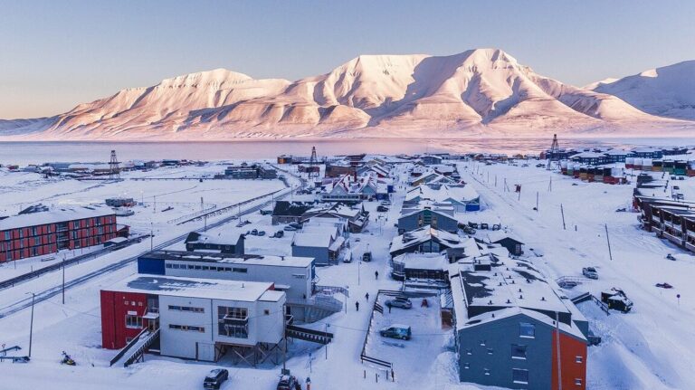 Exploring Spitsbergen: The Truth about Alcohol in Svalbard