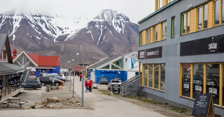 Exploring Spitsbergen: The Ultimate Guide to Shopping in Svalbard