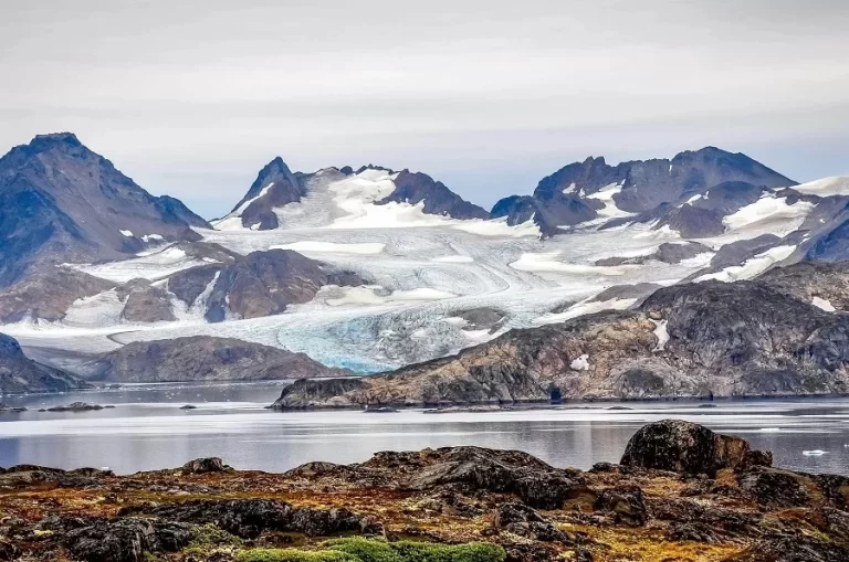 Greenland vs. Iceland: Which is Cheaper?