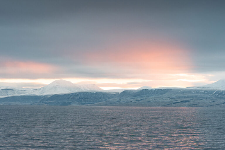 Living on Spitsbergen: Visa-Free Requirements on Svalbard Explained