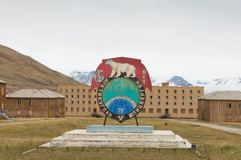 Money Matters in Spitsbergen: The Ultimate Guide to Using Cash in Svalbard