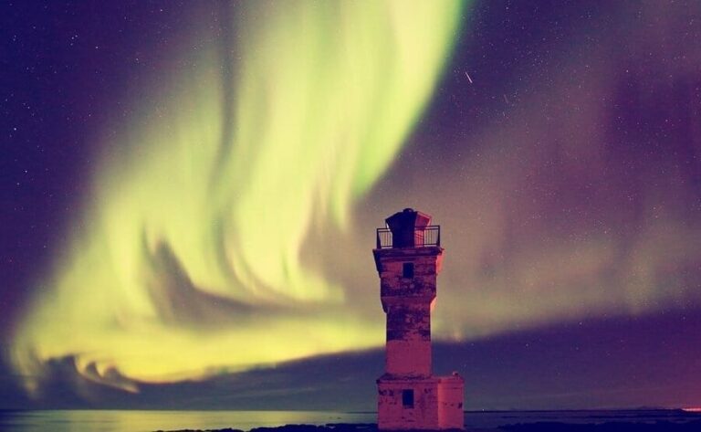 Northern Lights Showdown: Tromso vs. Lapland – Which Will Leave You in Awe?