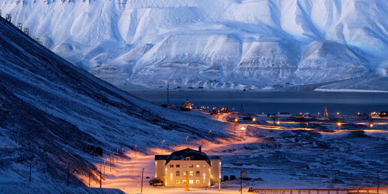 Svalbard Language: Discovering the Official Language Spoken in Spitsbergen