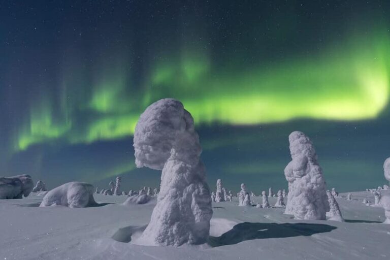 The Ultimate Guide: Best Time to See Northern Lights in Lapland 2023