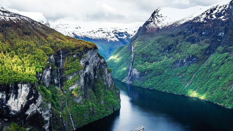 The Ultimate Guide: Discovering the Best Month to Explore Norway’s Stunning Fjords