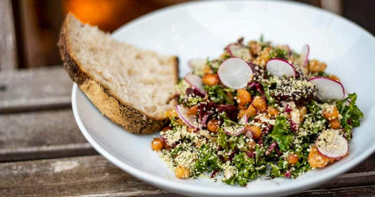 The Ultimate Guide to Prices in Iceland: How Much Does a Salad Cost?