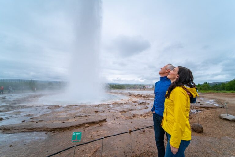 Unveiling the Night Fashion in Reykjavik: What to Wear for an Unforgettable Iceland Experience